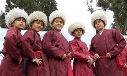 اجرای دلنشین سرود سلام فرمانده توسط نوجوانان اهل سنت گلستان(ویدیو)