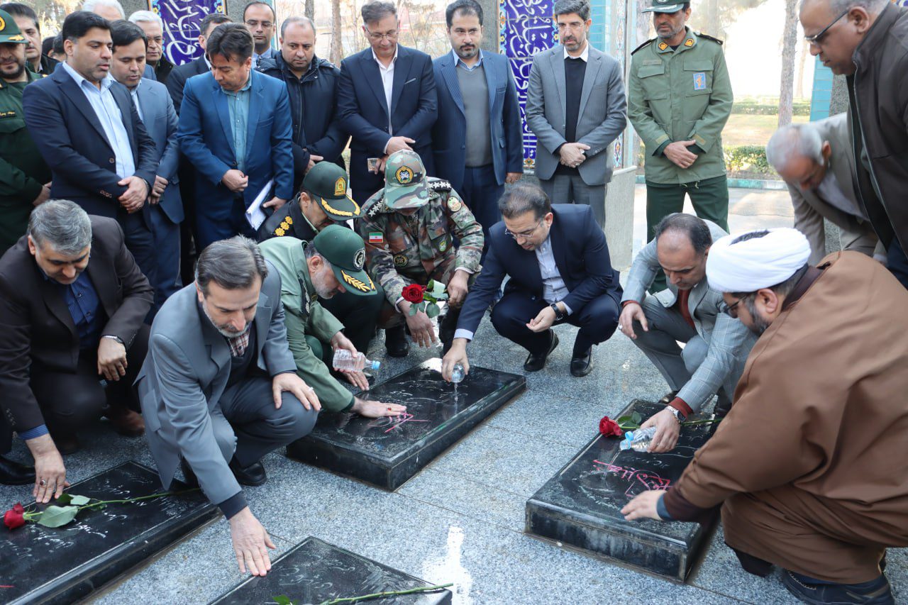 تجدید میثاق مسئولان گنبدکاووس با آرمان‌های انقلاب در گلزار شهدای گمنام