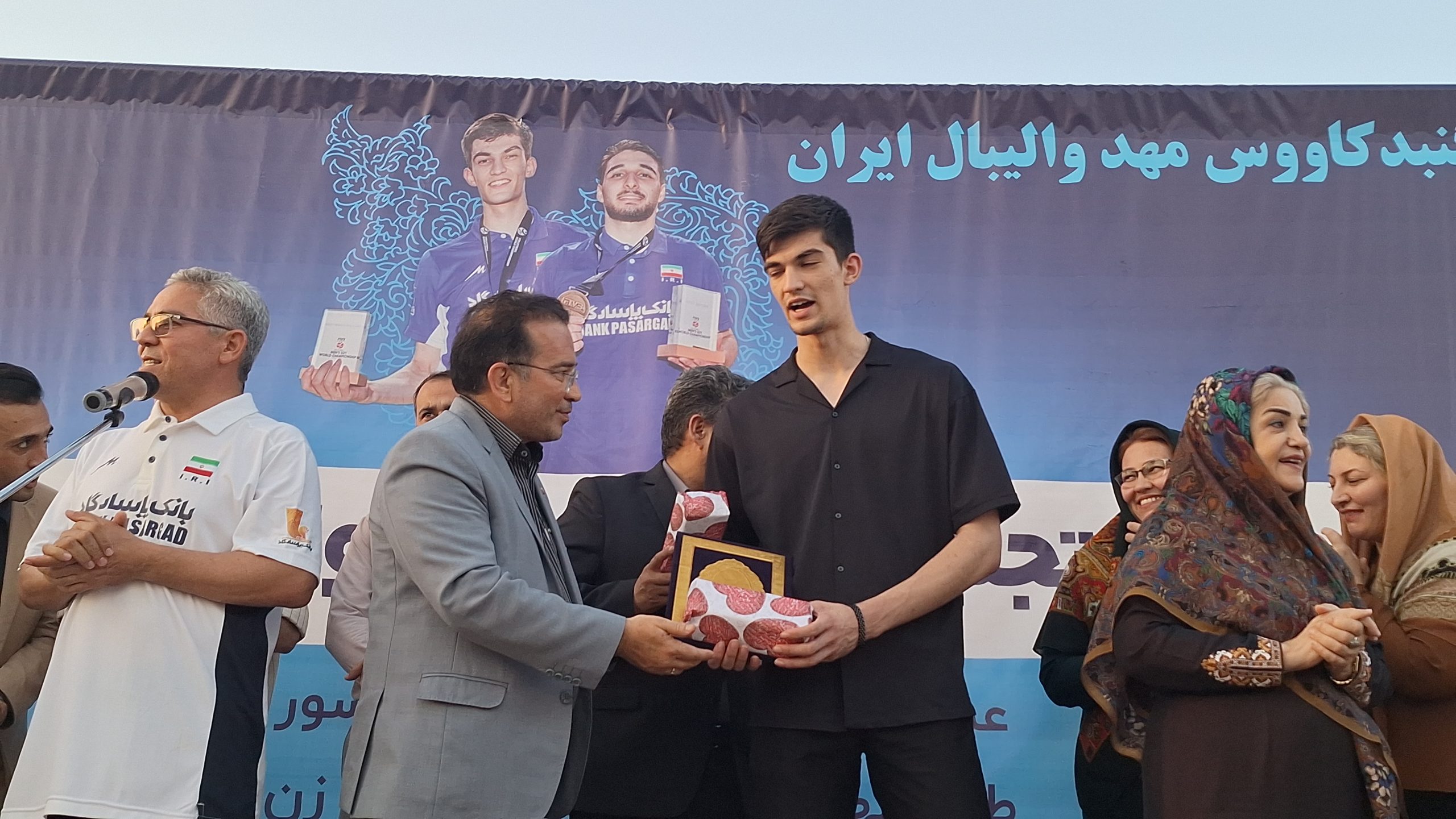 مراسم تجلیل از قهرمانان والیبال جهان عمران کوکجیلی و طاها بهبودنیا+ویدیو